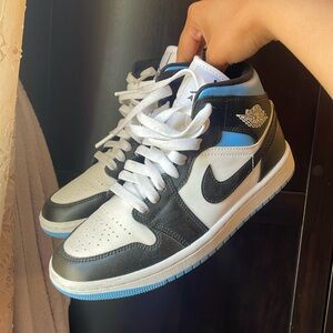 Women’s Air Jordan 1 University Blue